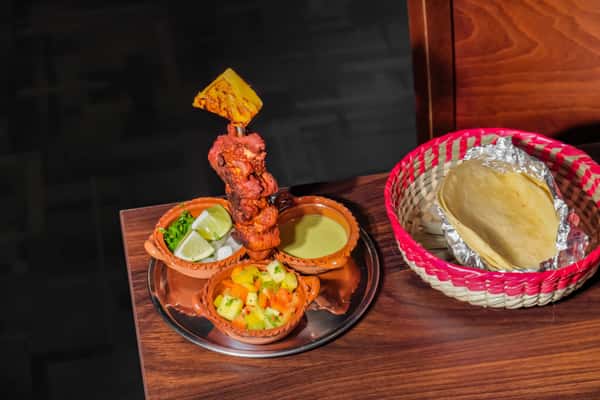 Tacos Al Pastor En Trompo