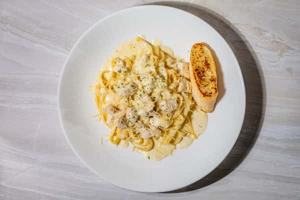 Fettuccine Alfredo Pasta