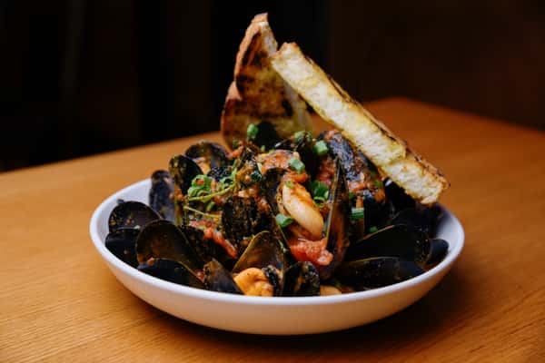 mussels with red sauce-98