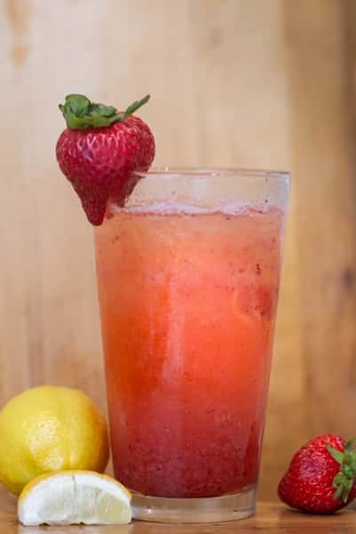 strawberry lemonade with strawberry
