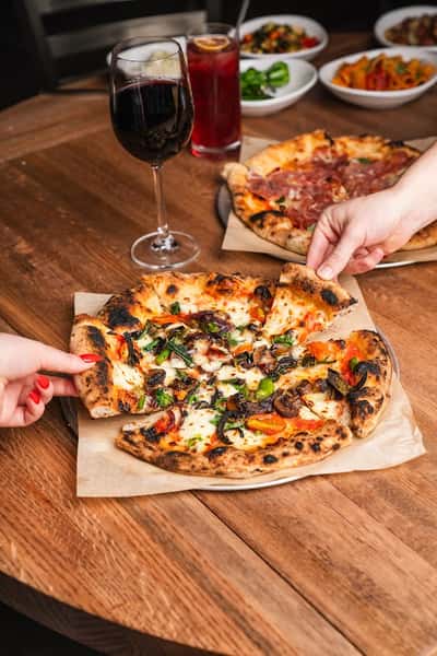 Woodfired Pizza at Bella Napoli in Schaumburg