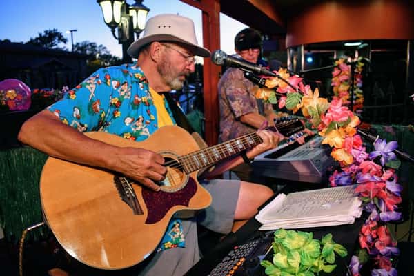 live music at bella napoli