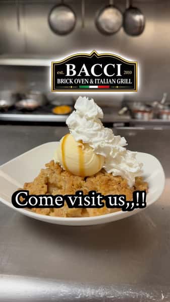 Fall Season Dessert,, Warm Apple Crumbs,, Visit Bacci now..!! Call ☎️ 908-665-2222#italianrestaurant #italianfood #fallvibes🍁#pizzanj #newprovidence