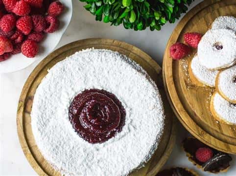 Raspberry Linzer Tart Cheesecake