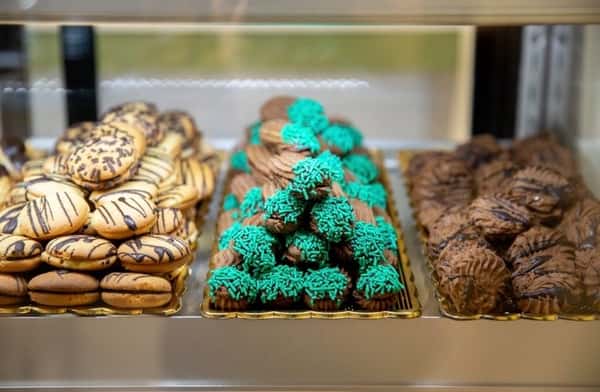 Different type sof cookies in a display case