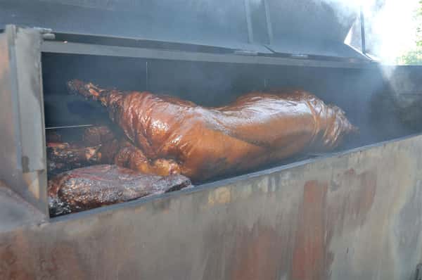 pig roasting in roaster