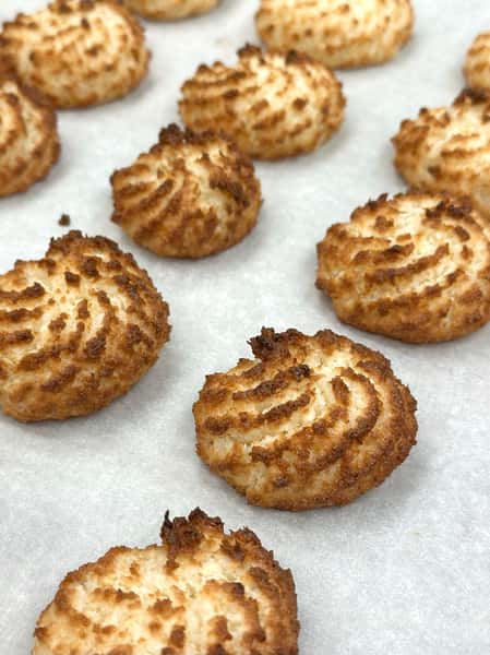 6 Flourless Coconut Macaroons