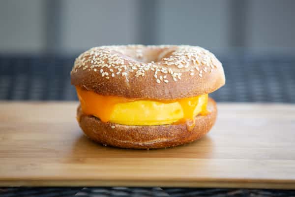 egg and melted cheddar cheese breakfast sandwich on a toasted bagel