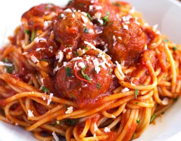 Spaghetti w/ Marinara, Choice of Meatballs or Sausage & Garlic Bread