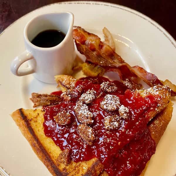 Seems like a great day for our French Toast stuffed with mascarpone cheese and topped with SC pecans and raspberry compote. Pair it with a mimosa or Dargan Sunrise and you've got the perfect brunch.
Y'all come downtown and listen to the live music of Fritz Frye, too! #florencesc #downtownflorencesc #sundayfunday