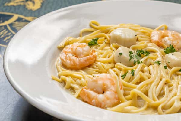 SHRIMP AND SCALLOP PASTA 1/2 PAN