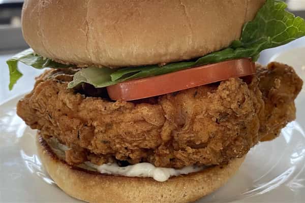 CRISPY CHICKEN BURGER