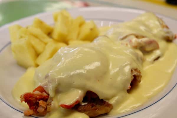 Eggs benedict