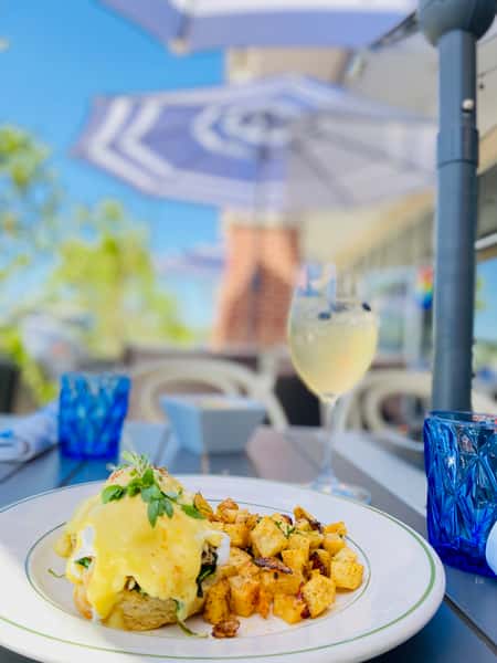 CRAB BENEDICT