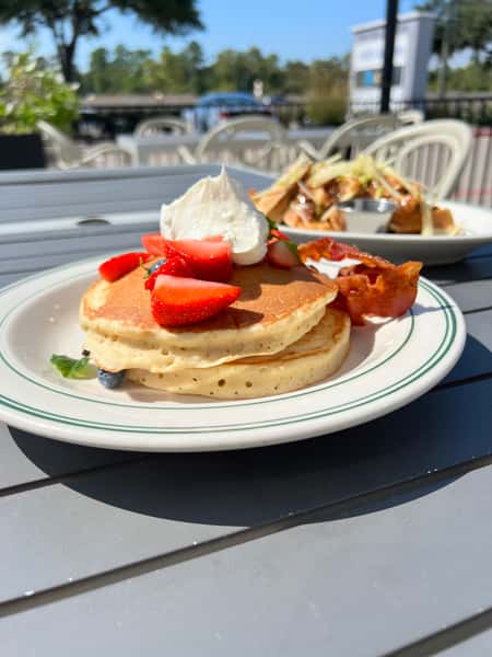 BUTTERMILK PANCAKES & BACON