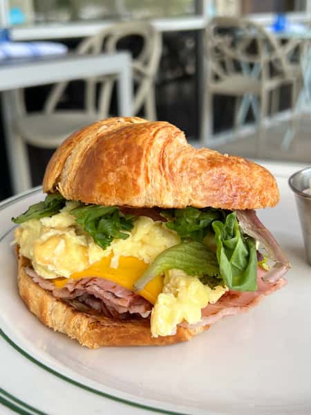 CROISSANT BREAKFAST SANDIE
