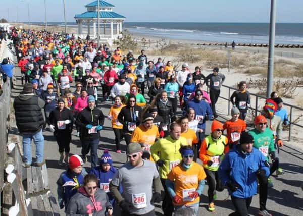 People running the polar bear marathon run