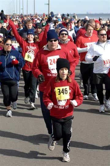 People running polar bear marathon