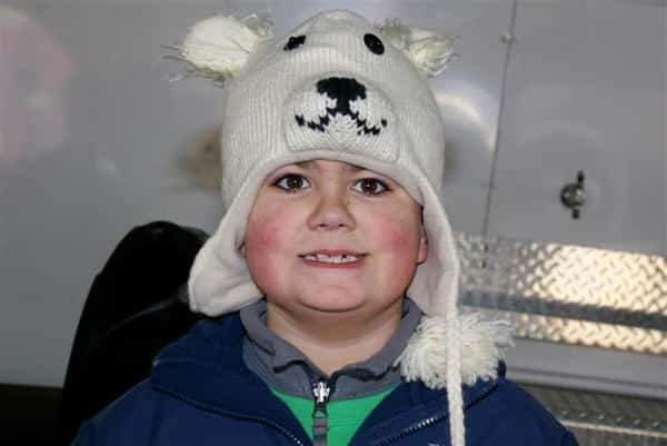 Child with Polar bear hat