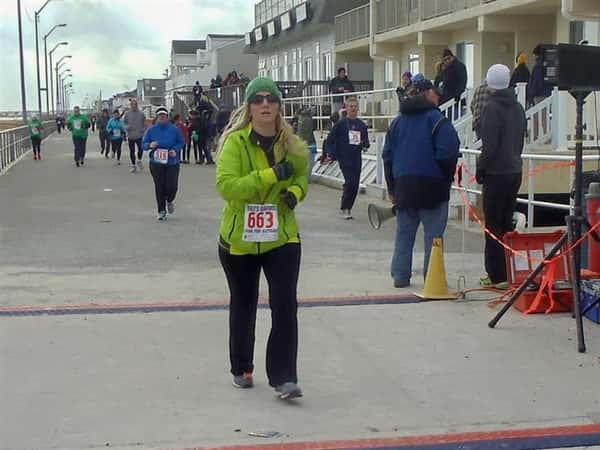 Women strafing along the marathon track
