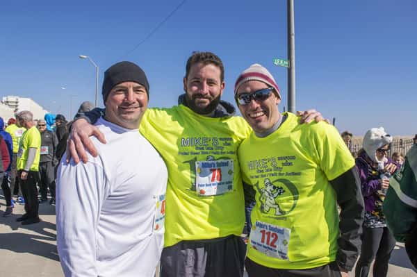race runner contestants smiling