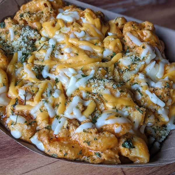 Chi's buffalo mac and cheese