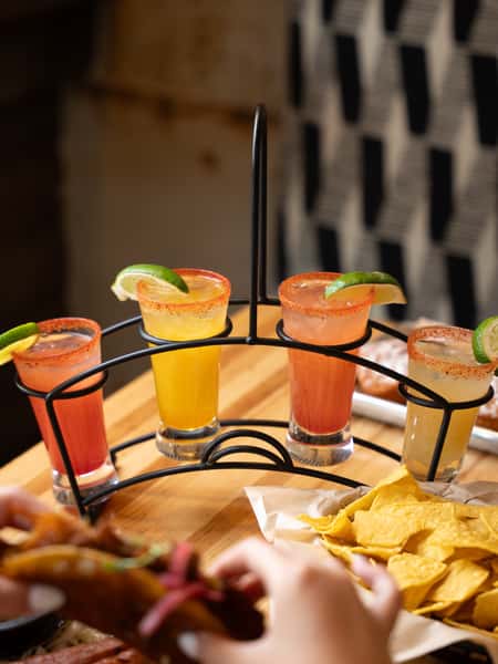 Let’s enjoy the weekend together! Cheers to you🥃 🍋🟩 See you at Seis!
