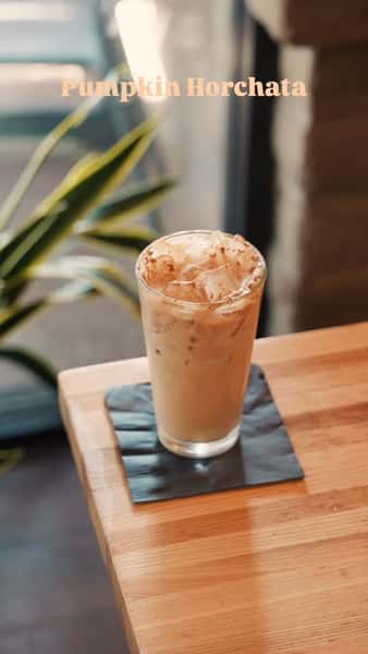 Oh yes. It’s that time of year for a cold Pumpkin Horchata aka pumpkin pie in a glass 🥧 🤤 sooo good! @seiskitchen All of our Agua Frescas are made from scratch. Available at all Locations #pumpkin #horchata #scratchmade