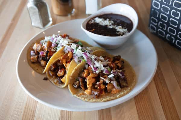 CHORIZO CON PAPAS TACOS*
