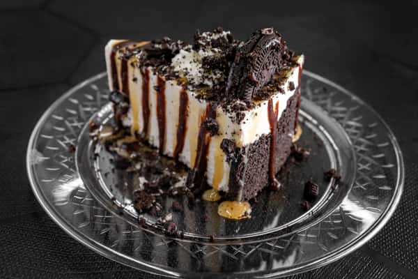 Turtle Cookie Cheesecake Slice