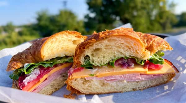 ham croissant sandwich