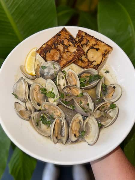 Garlic & White Wine Clams