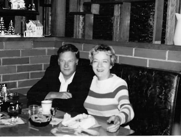 Vintage photo of a couple sitting at a booth at Archie's Waeside smiling and eating dinner.