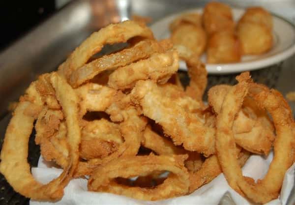 Close up image of fried calamari appetizer