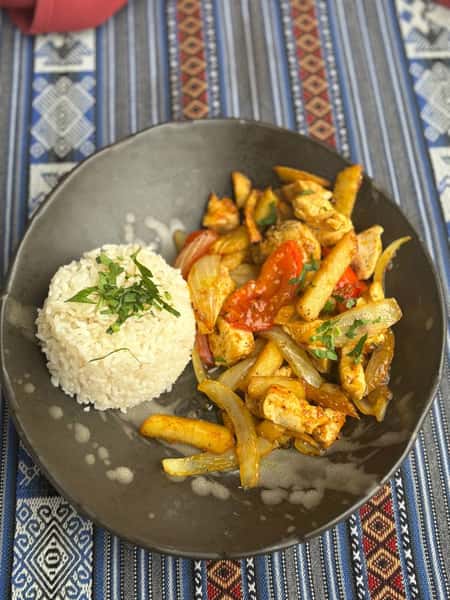 Pollo Saltado