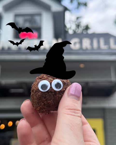 Need last-minute Halloween costume inspiration? We've got you covered! 😉🥙
Prefer your Falafel un-decorated? We've got those too! Happy Hallo-week from all of us at Athenian Grill 👻🤠⚾
#halloweencostumes #lastminutecostume