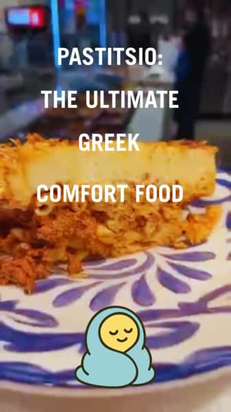 We felt a chill in the air this morning, which means fall is on the way! Time for some baked pasta, perfectly seasoned ground beef and a creamy bechemel. Our Pastitsio is the ultimate Greek comfort food 😊