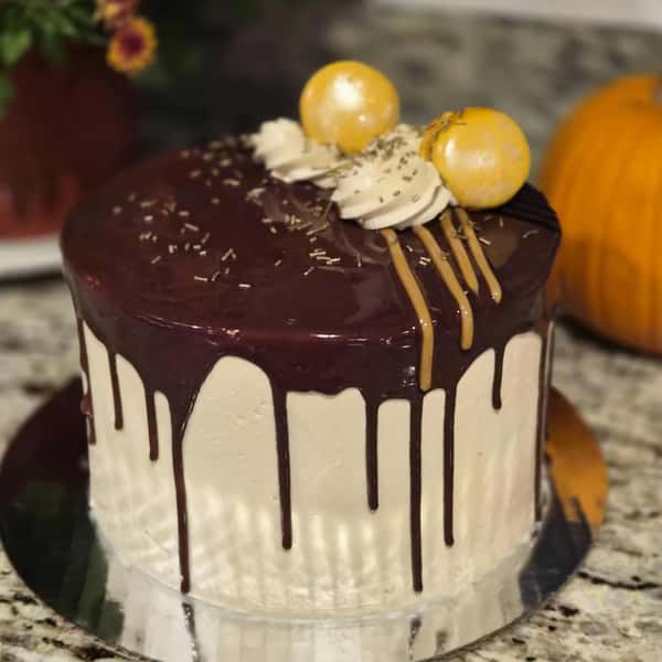 Spiced Apple Caramel Cake