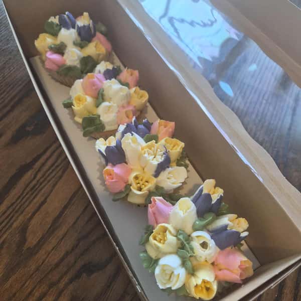 4 Flower Cupcakes