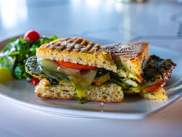 CHICKE PESTO panini
