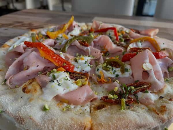 Tartufo & Mortadella Pizza