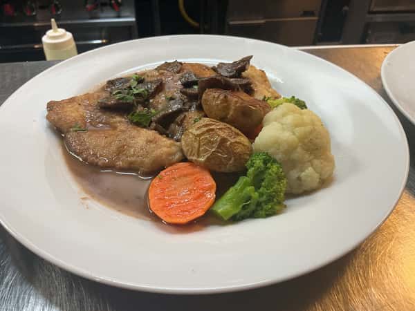 Scaloppine Di Pollo Funghi e Marsala