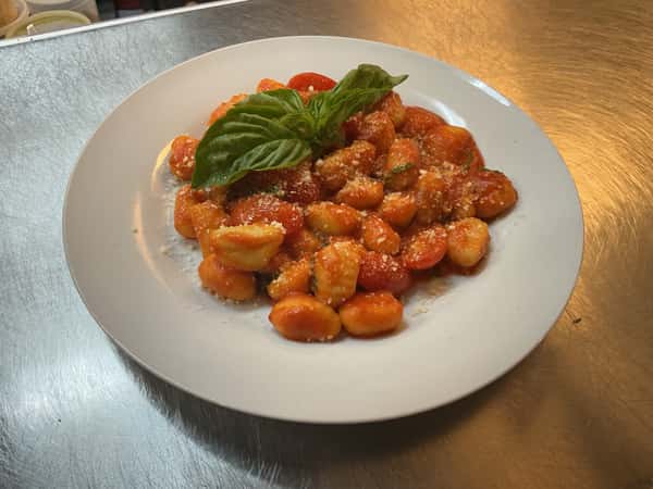 Gnocchi Al Pomodoro e Basilico