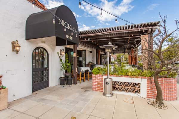 Nick n Gs Exterior
