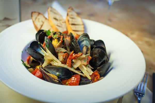 Steamed Black Mussels