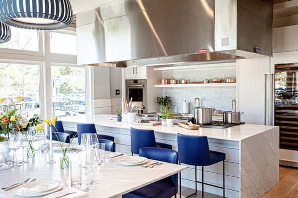 Kitchen area with cooktop