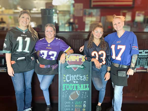 🏈 GAMEDAY STARTS AT SAM’S. 🍻

Start with Sunday Brunch from 10am-2pm, then stick around for kickoff. Your team on the big screen, your crew around the table, and $3 Garage Beer ALL. SEASON. LONG. 🙌

Brunch ➡️ Football ➡️ $3 Garage beers.
Sounds like a pretty solid Sunday to us. 🏈

Make Our Place, Your Place.

#SamsSportsGrill #GameDayAtSams #SundayBrunch #FootballSeason #GarageBeer GameDayEats