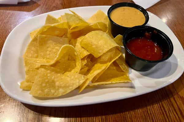 Chips & Queso