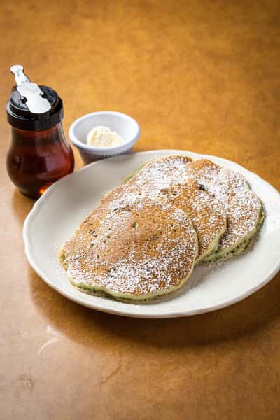 Blueberry Pancakes (830 cal)