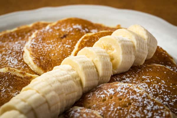 Banana Pancakes (460/920 cal)